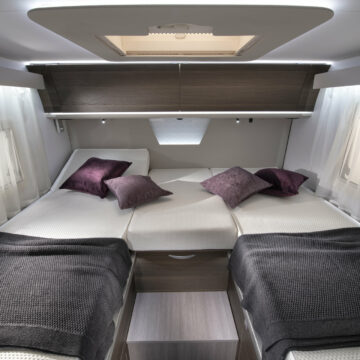 Avtodom Adria Sonic Supreme 700 DL - ločeni postelji