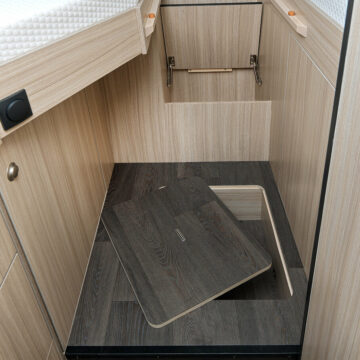 Avtodom Sun Living C65SL - shramba pod posteljo