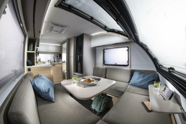 Notranjost prikolice Action 391 LH