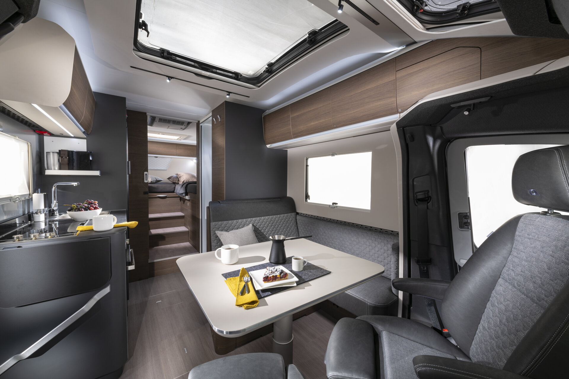 Notranjost avtodoma Coral MB 650 SL