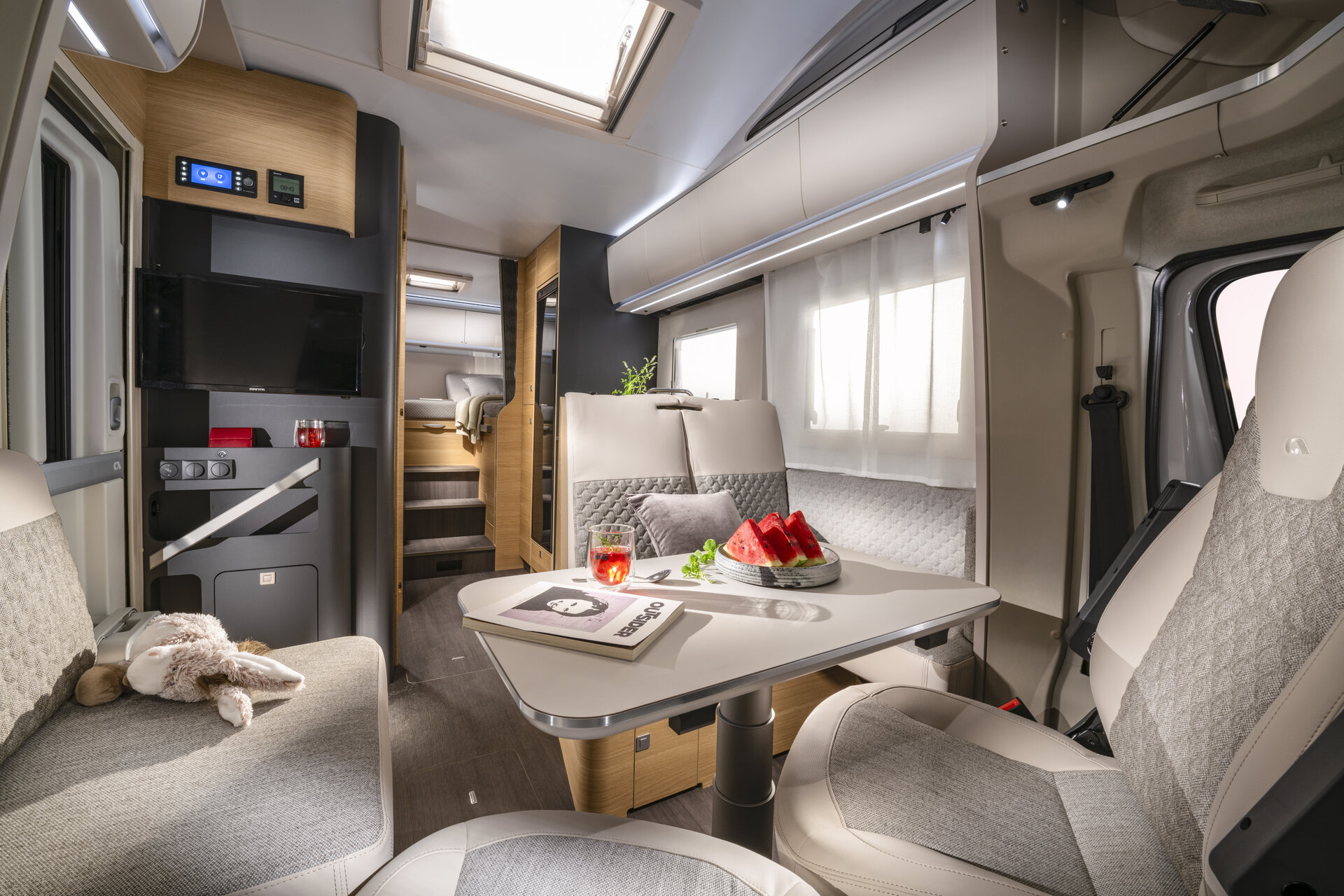 Notranjost avtodoma Coral XL 660 SL