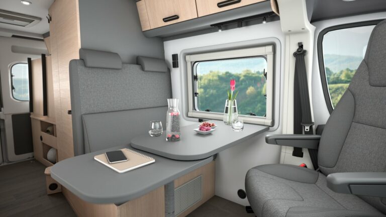 Adria van V60SP - dineta