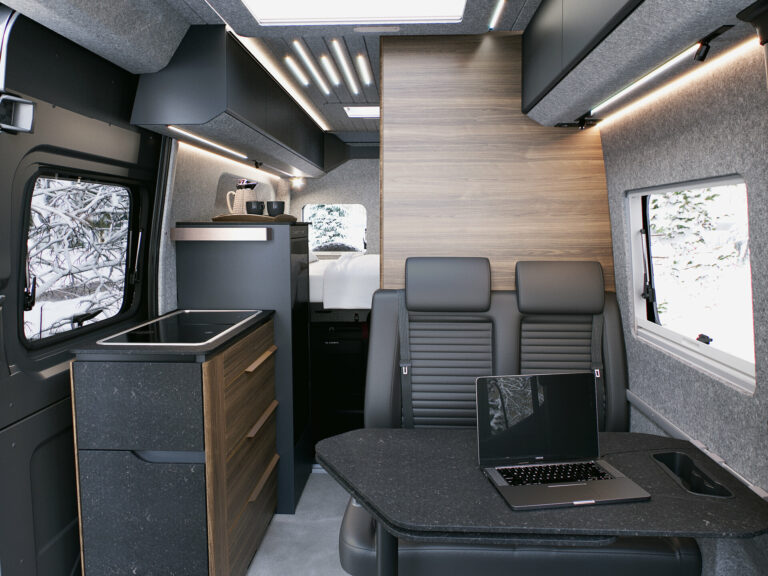 Notranjost vana Adria Supertwin 600 SPB