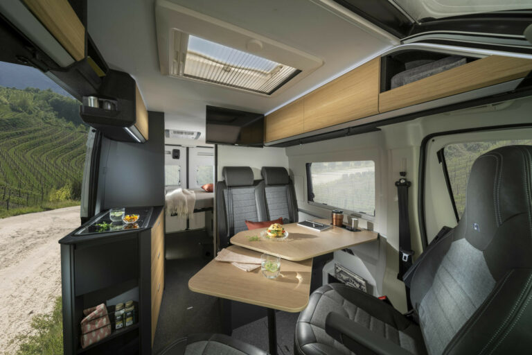 Notranjost Adriinega vana Twin Plus 600 SPB