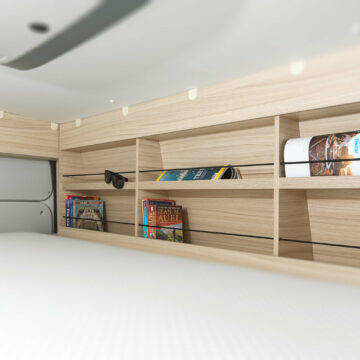 Shranjevalni prostor nad posteljami v Vanu Sun-Living 65XL