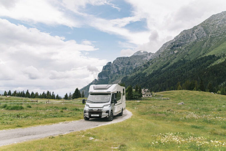 Zunanjost avtodoma Adria Matrix Supreme